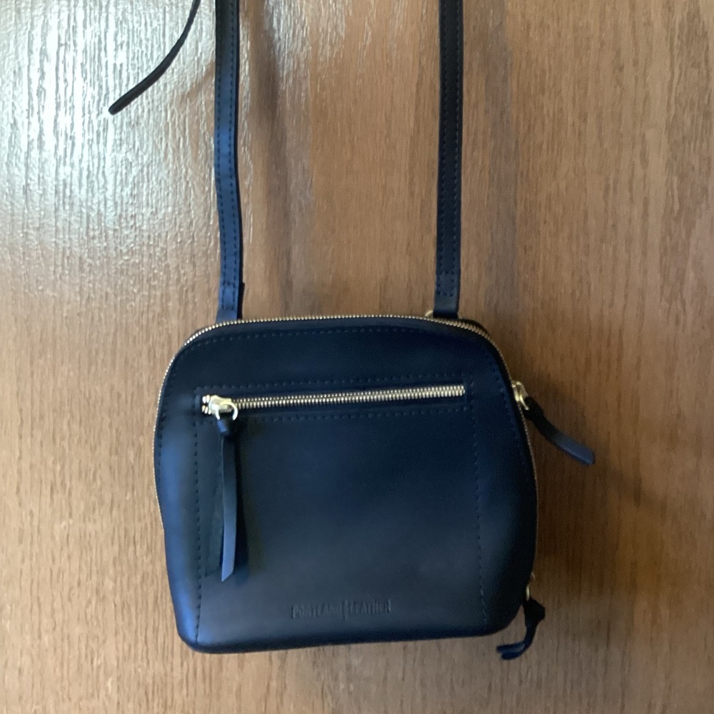 Portland Leather black Luna crossbody- Like new